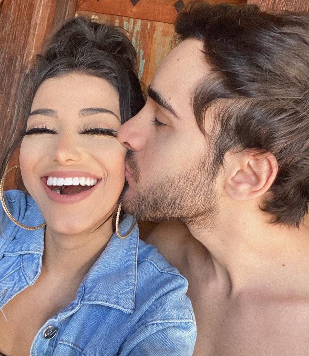 Diogo Melim assume namoro com youtuber Nanda Caroll