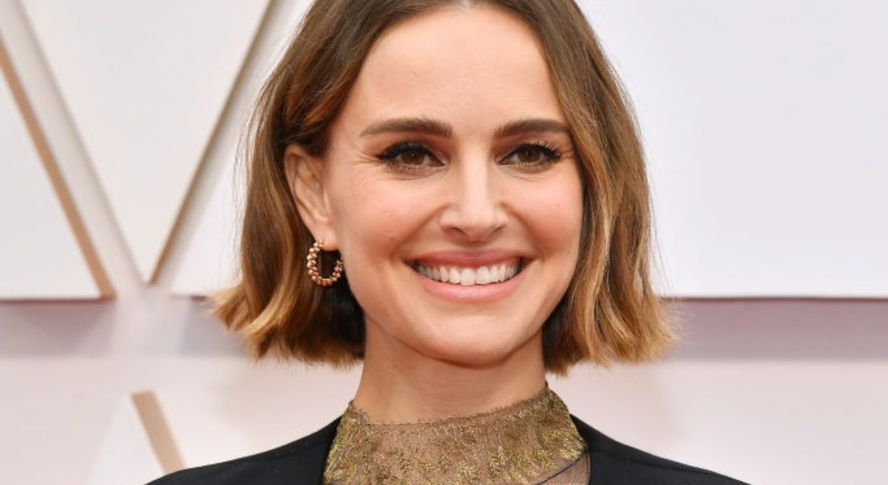 Oscar 2020: Natalie Portman usa vestido com nomes de diretoras ignoradas na premiação