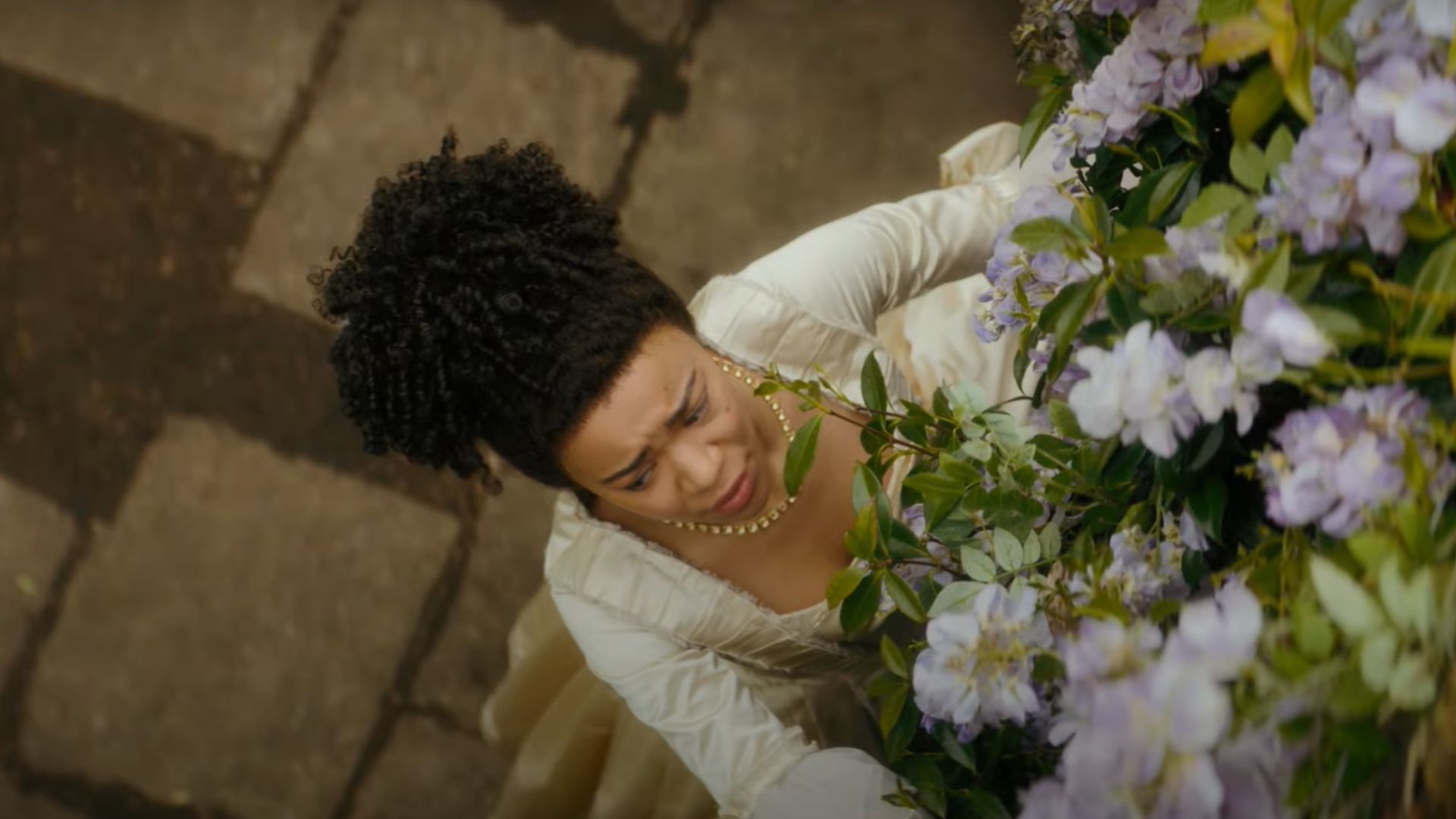 Netflix divulga prévia exclusiva de “Queen Charlotte”, spin-off de “Bridgerton”; assista