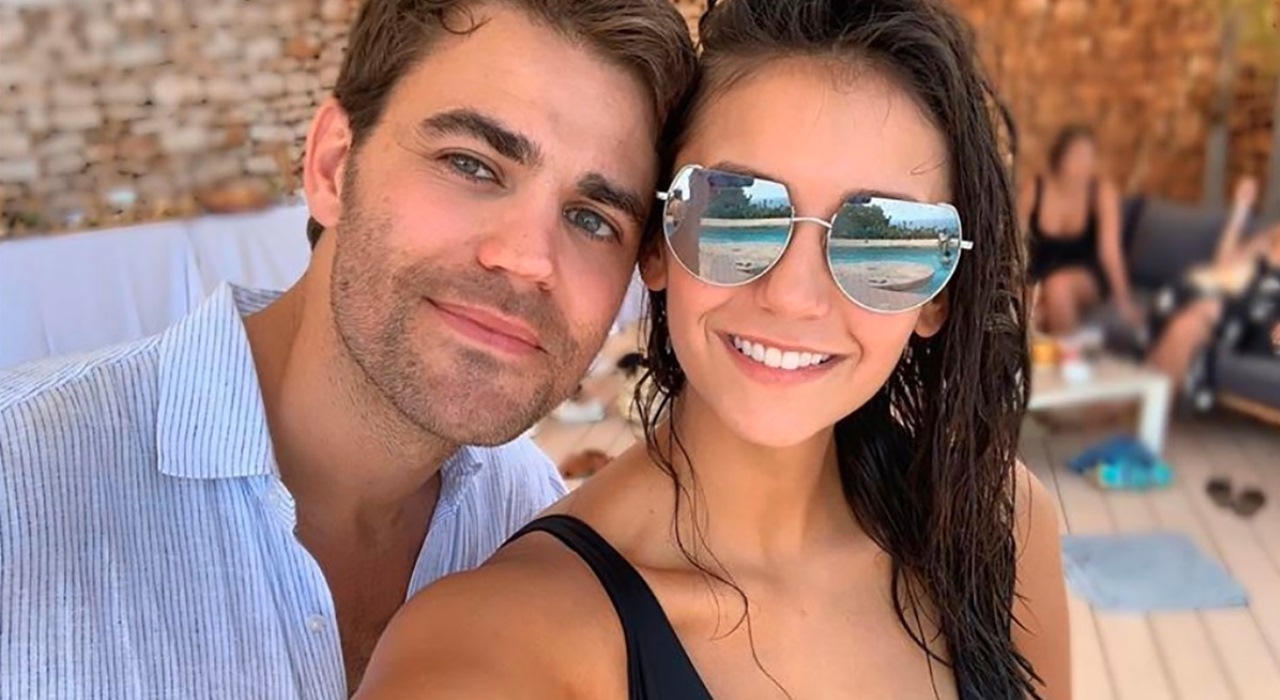 Paul Wesley joga Nina Dobrev na piscina em vídeo que zomba dos rumores de desentendimento entre os dois