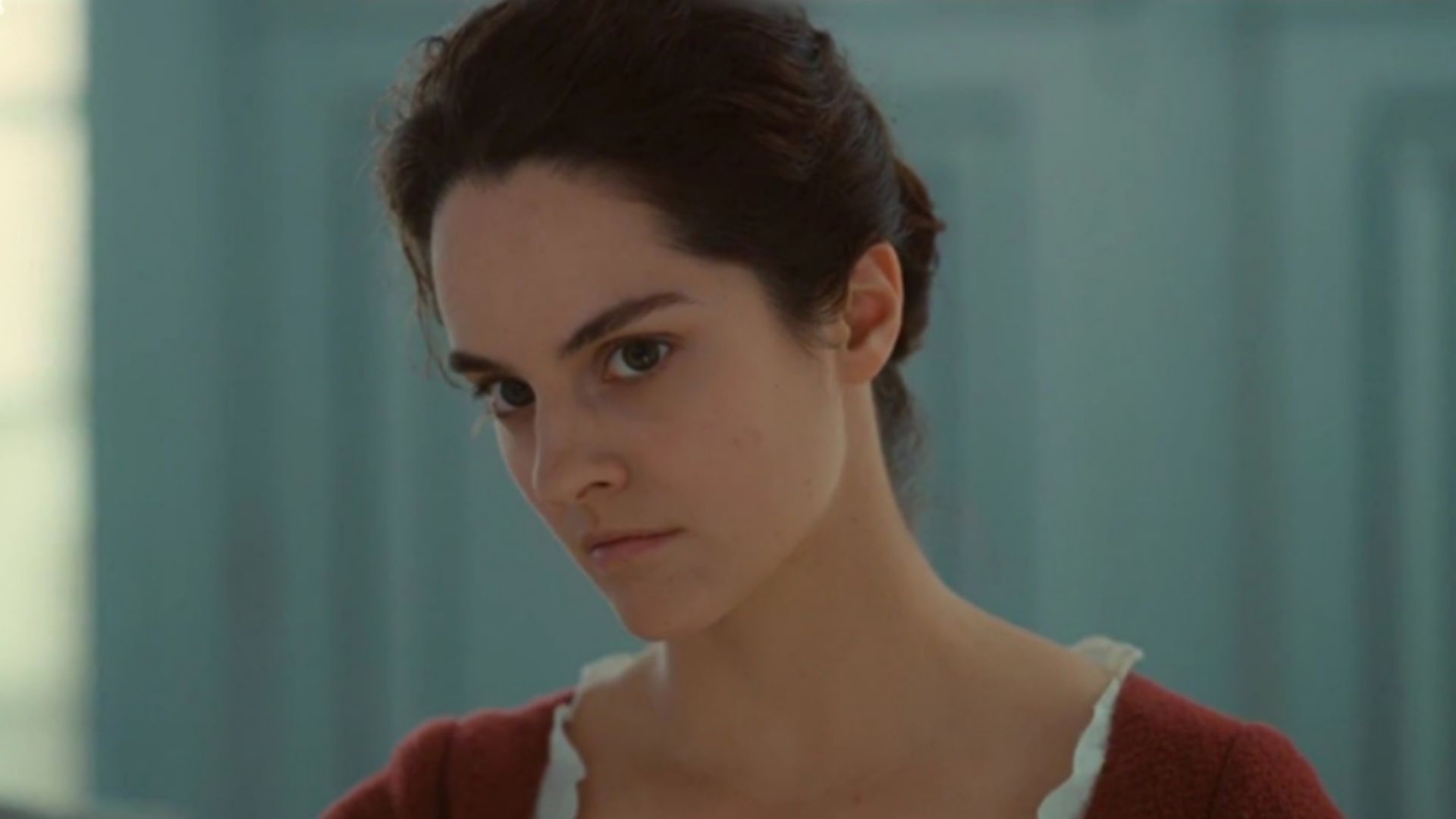 Noémie Merlant é escalada para adaptação baseada no romance erótico “Emmanuelle”