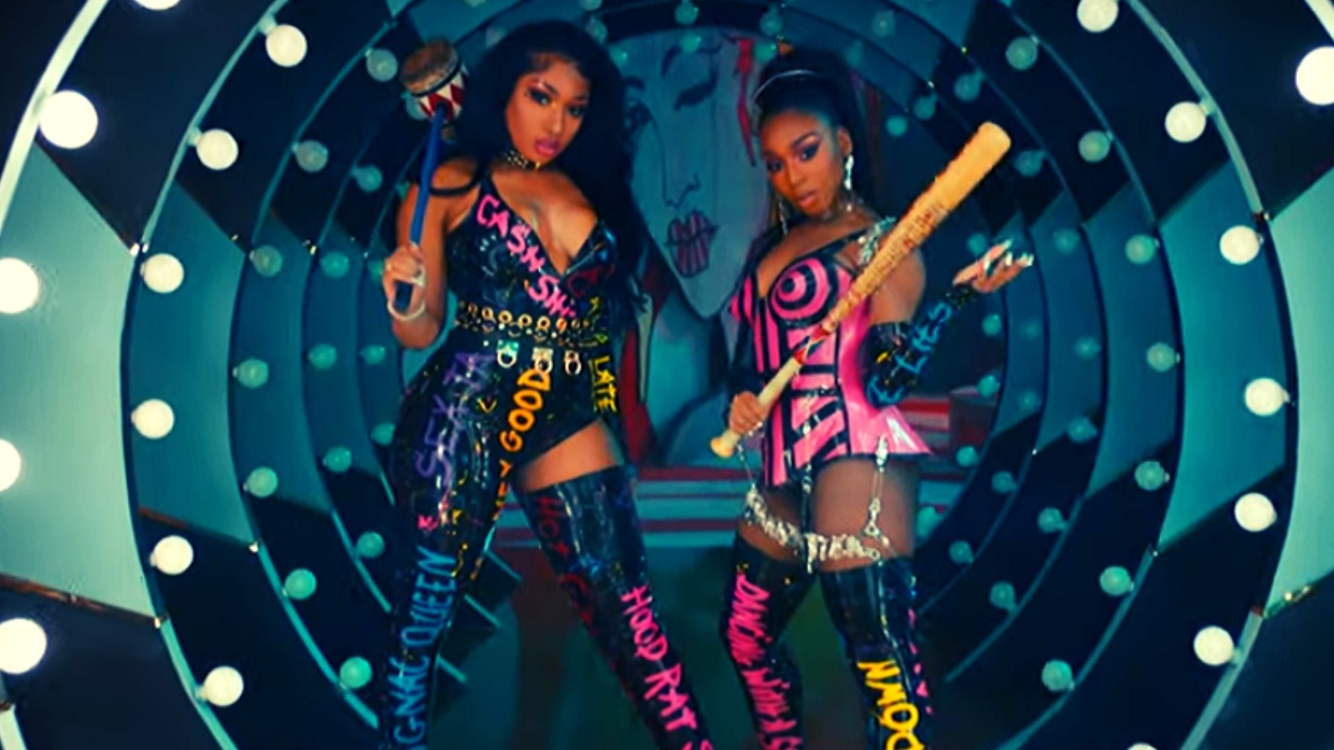Normani e Megan Thee Stallion homenageiam Marilyn Monroe e Arlequina em clipe de Diamonds; confira