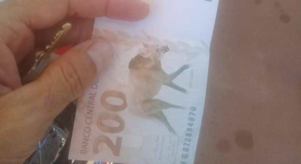 Nota falsa de R$ 200 começa a circular no Rio de Janeiro e Banco Central alerta para golpe