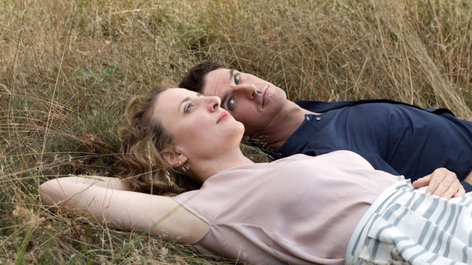 ”O Homem Ideal”: Comédia romântica ganha data de estreia no Prime Video