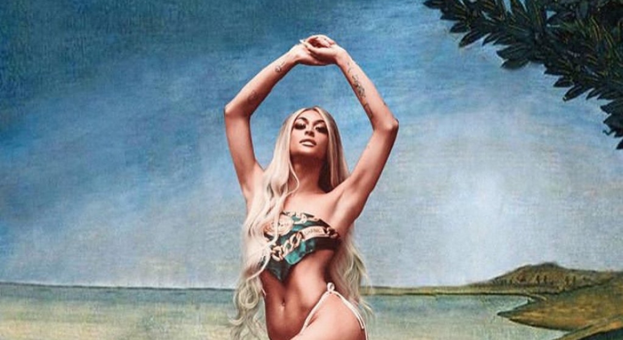 Pabllo Vittar leva tombo nos bastidores do clipe ‘Sente a Conexão’