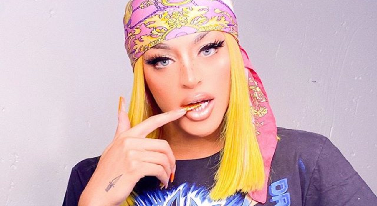 Pabllo Vittar conquista título de Homem do Ano e comemora: “Viado de peruca ganhou”