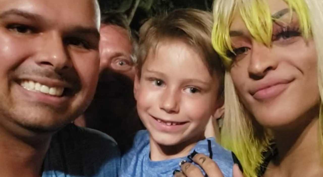 Pabllo Vittar é primeira brasileira na Parada LGBTQ+ de Orlando e realiza sonho de fã mirim