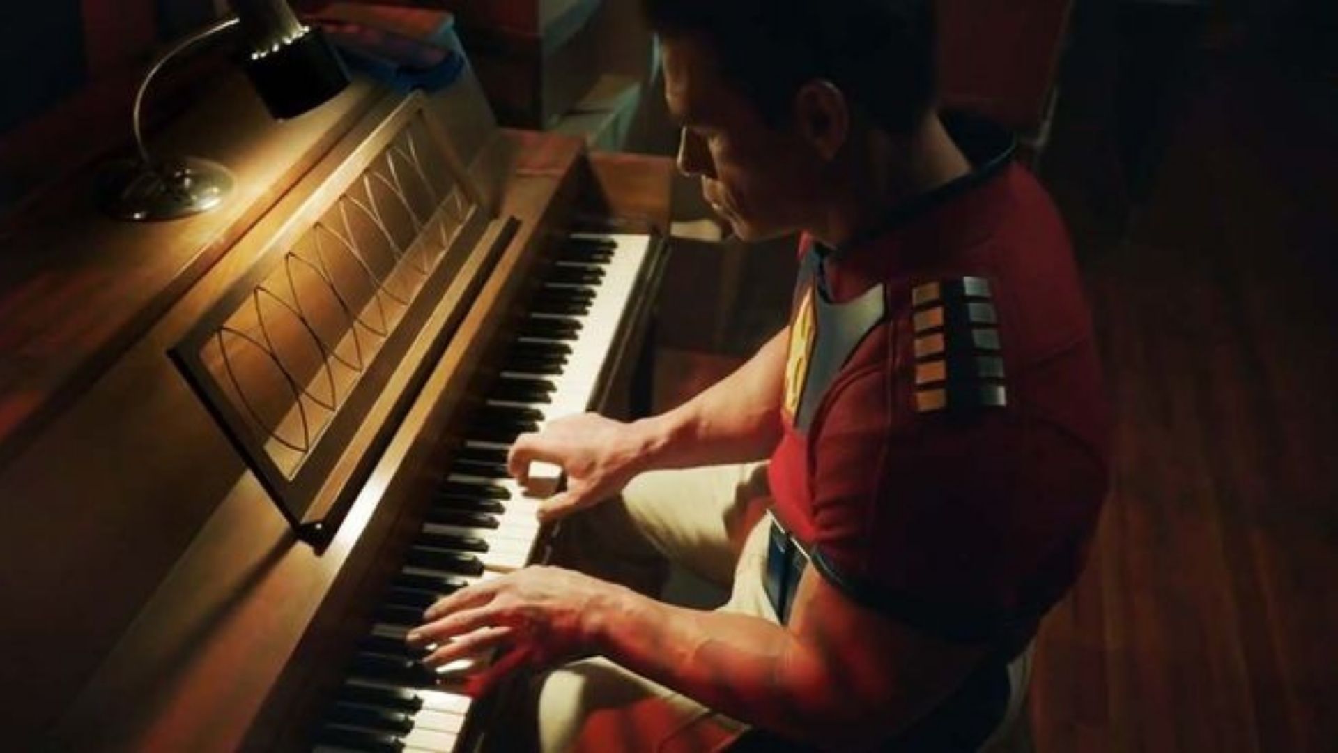 “Pacificador”: James Gunn confirma que cena de John Cena ao piano foi real