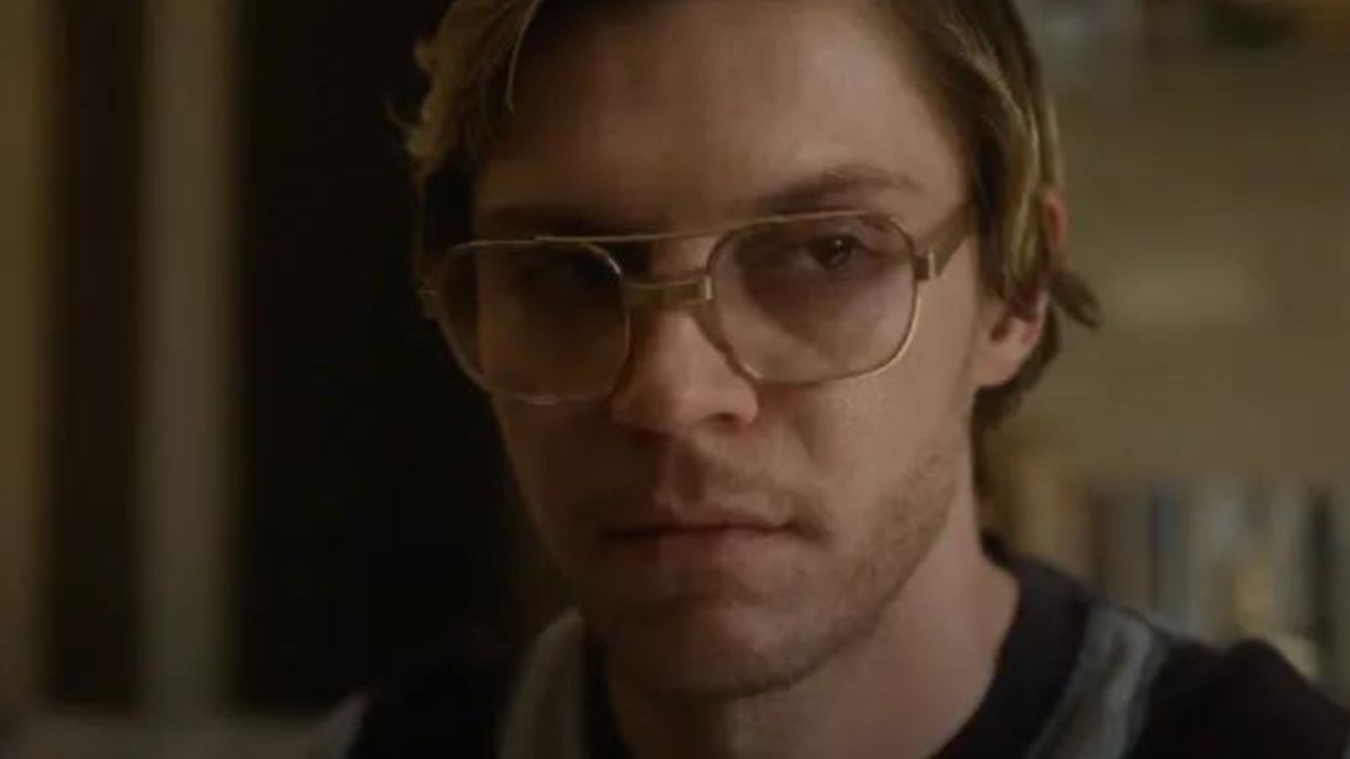 Pai de Jeffrey Dahmer quer processar Netflix após produções sobre o serial killer