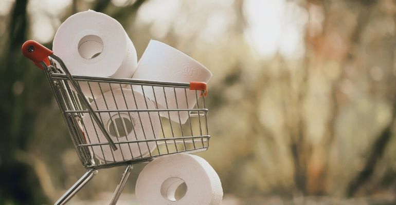 Homem é humilhado ao tentar devolver quase 5 mil rolos de papel higiênico que não conseguiu vender durante a quarentena