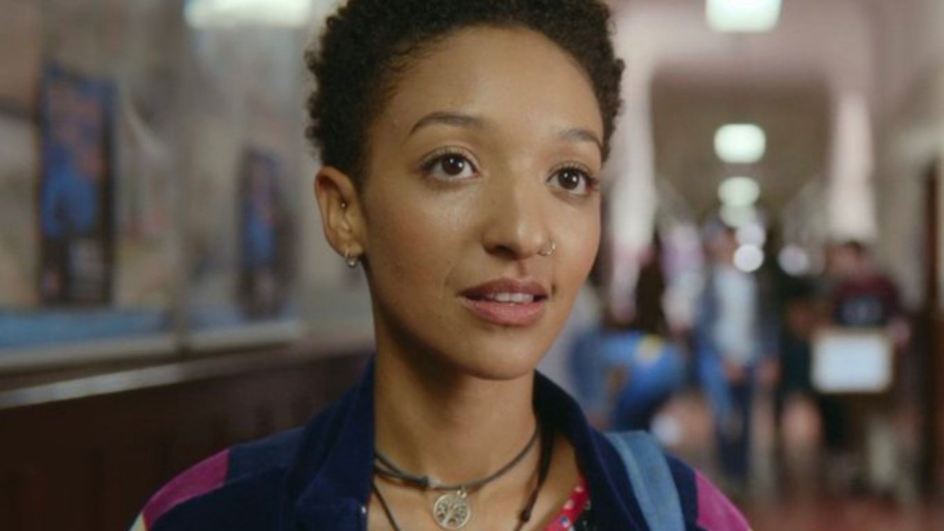 Patricia Allison anuncia que não retornará como Ola na 4ª temporada de “Sex Education”