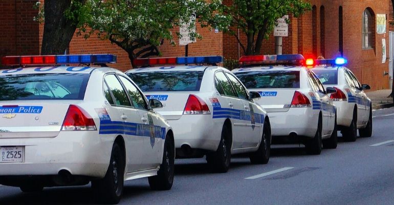 Policial é condenada por fazer sexo com filho adolescente de ex-namorado