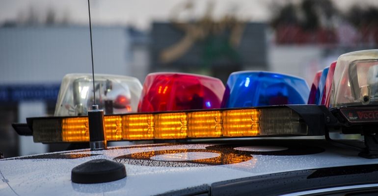 Homem negro processa a polícia em R$ 3,7 milhões após ser “confundido com suspeito” e atacado