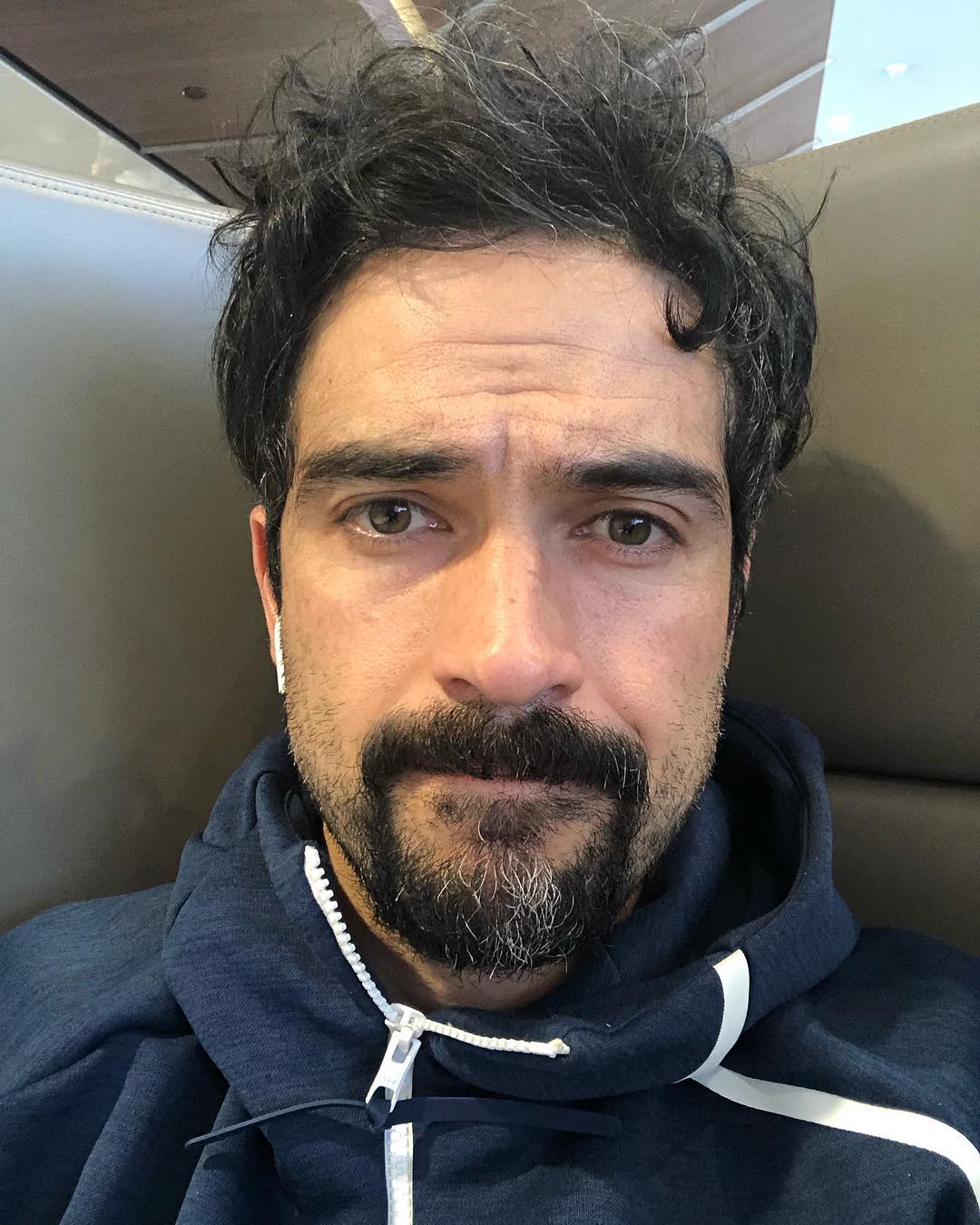 Afonso Herrera revela ter sido ameaçado com arma por motorista do Uber nos EUA