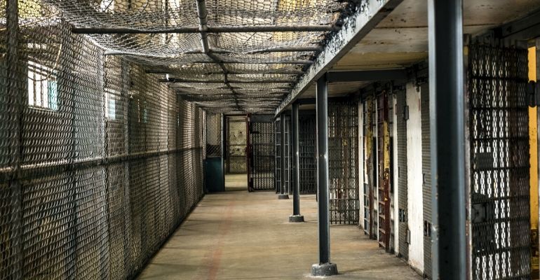 8 mil presos serão colocados em liberdade para conter o coronavírus na Califórnia