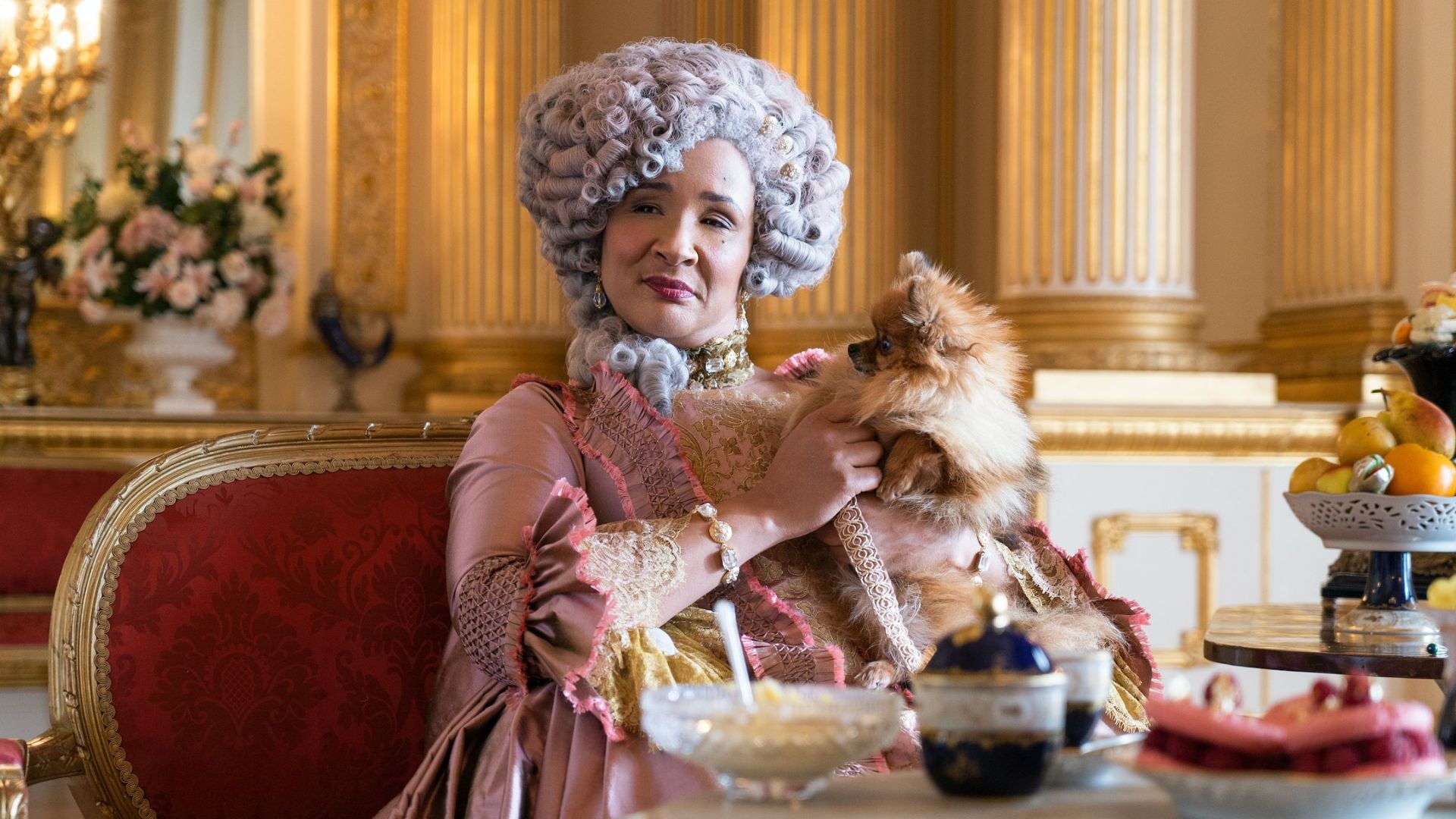 “Queen Charlotte”, série derivada de “Bridgerton”, ganha primeira imagem; confira