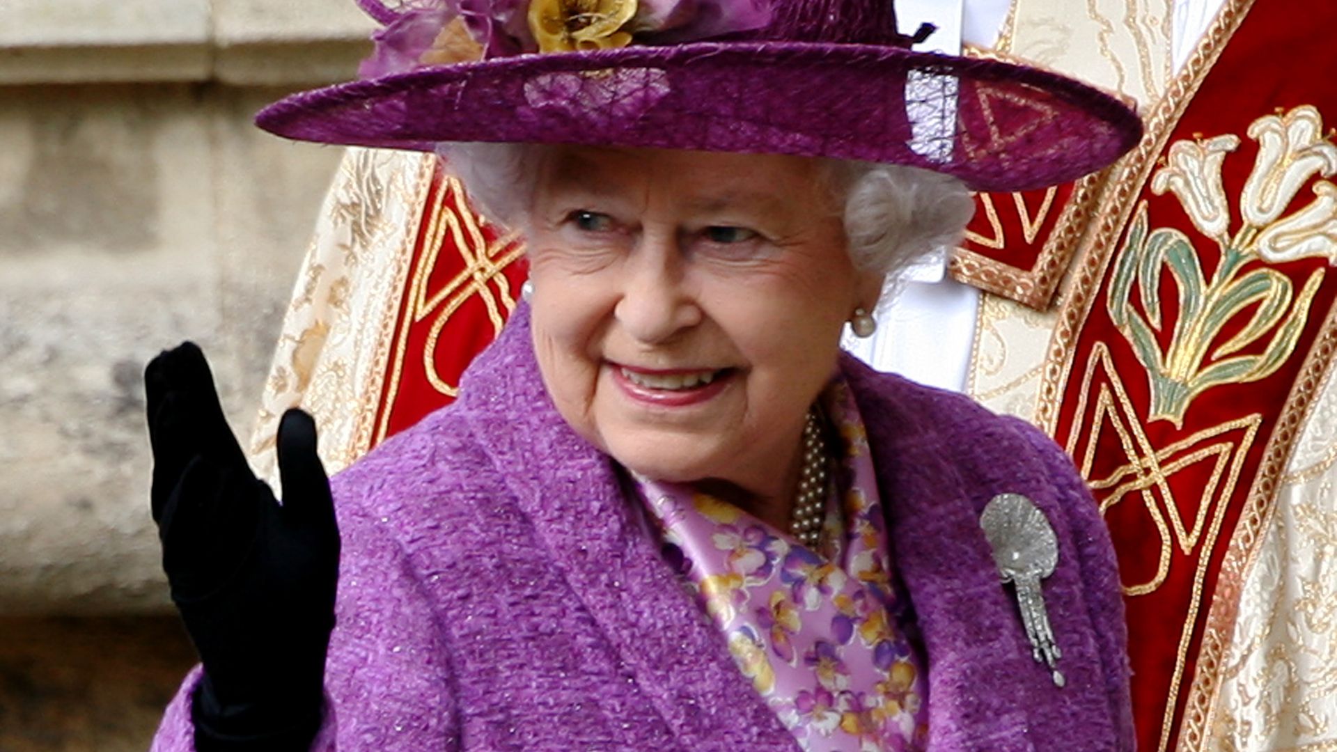 “The Crown” deve pausar produção após morte da rainha Elizabeth 2ª, diz showrunner