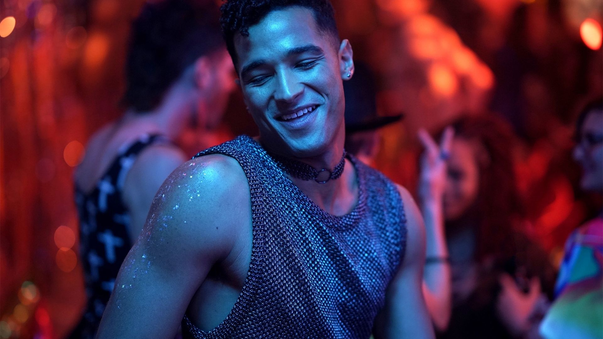 “Queer as Folk”: Reboot da série LGBTQIA+ ganha primeiro trailer; assista