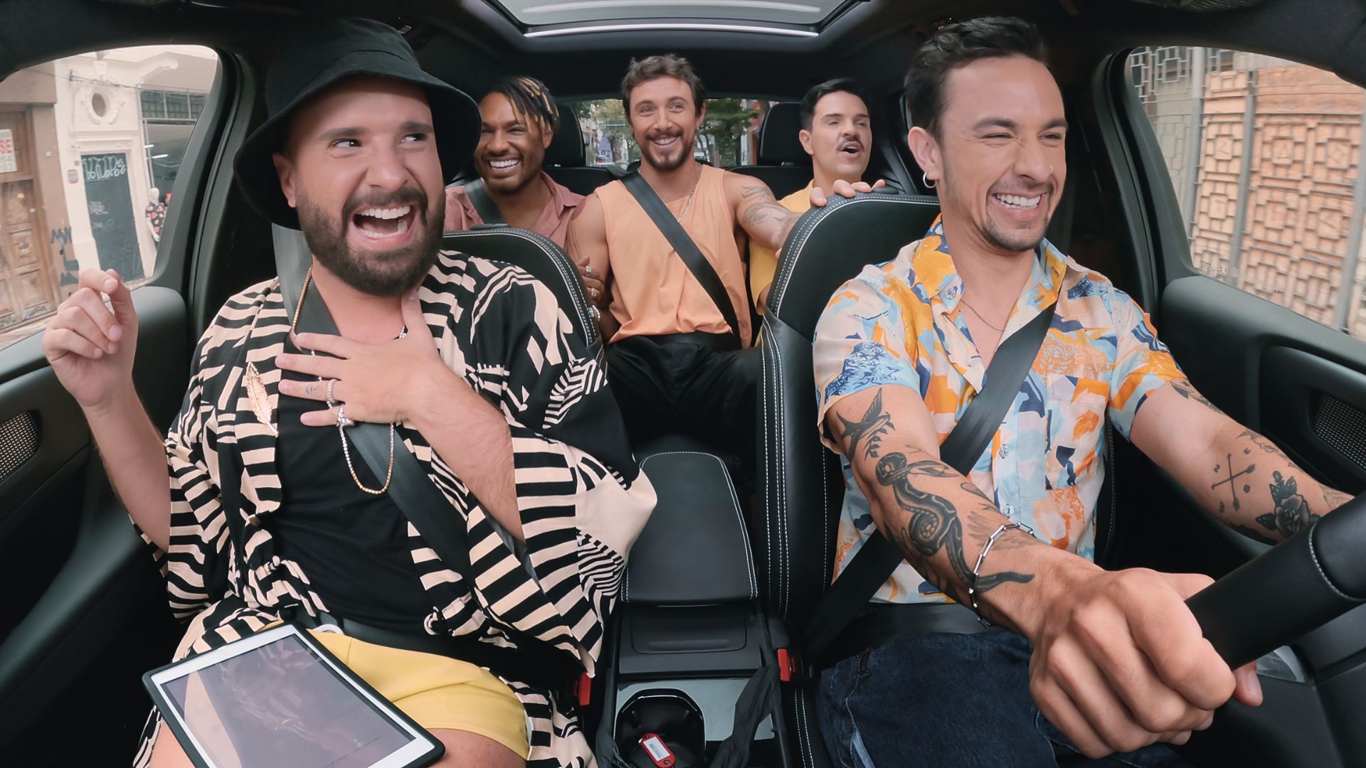 “Queer Eye Brasil” ganha vídeo emocionante mostrando a conexão entre os fabulosos; assista