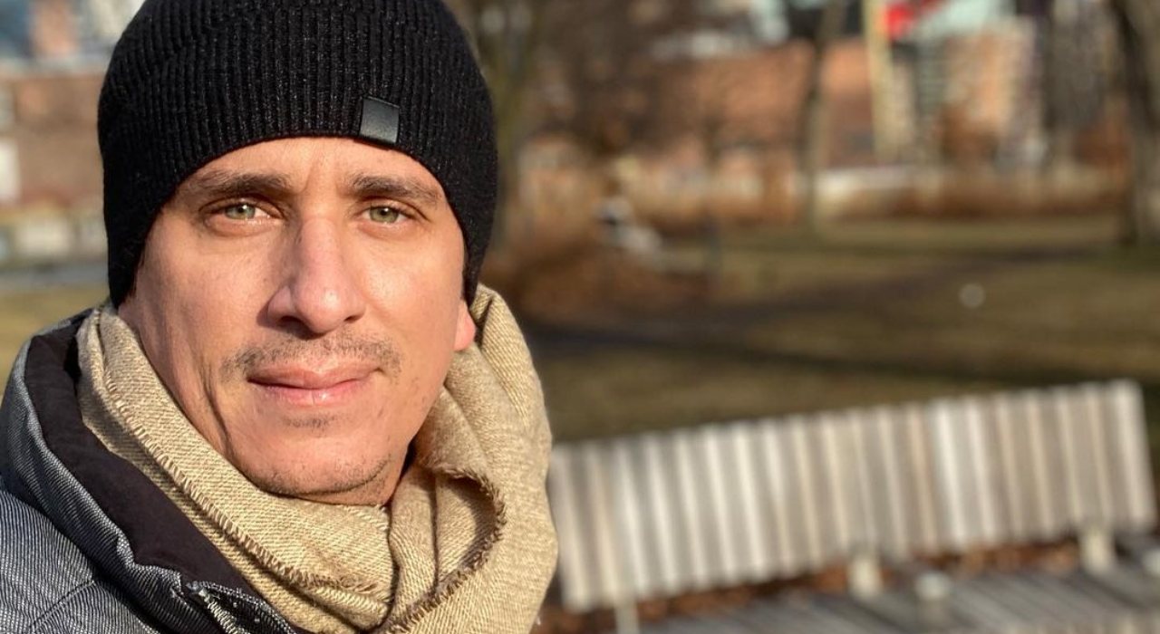 Humorista Rafael Portugal surpreende seguidores com novo visual; confira