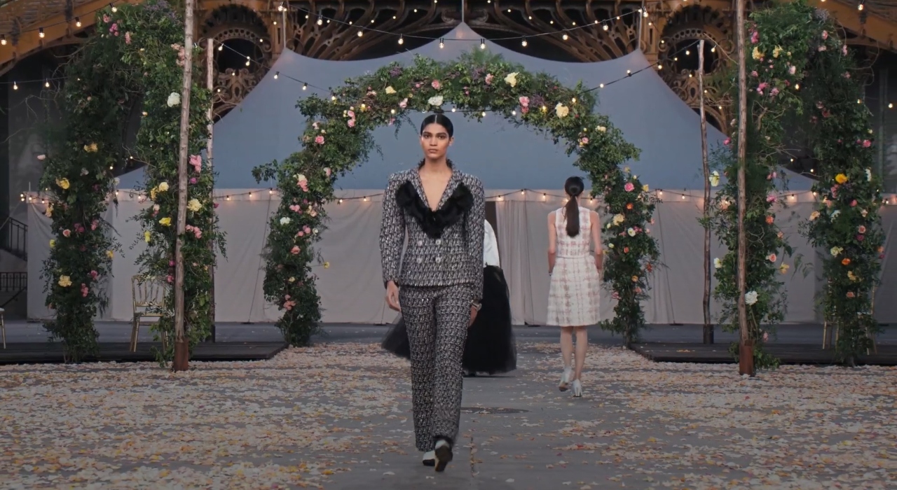 Brasileira filha de empregada doméstica se destaca em desfile da Chanel