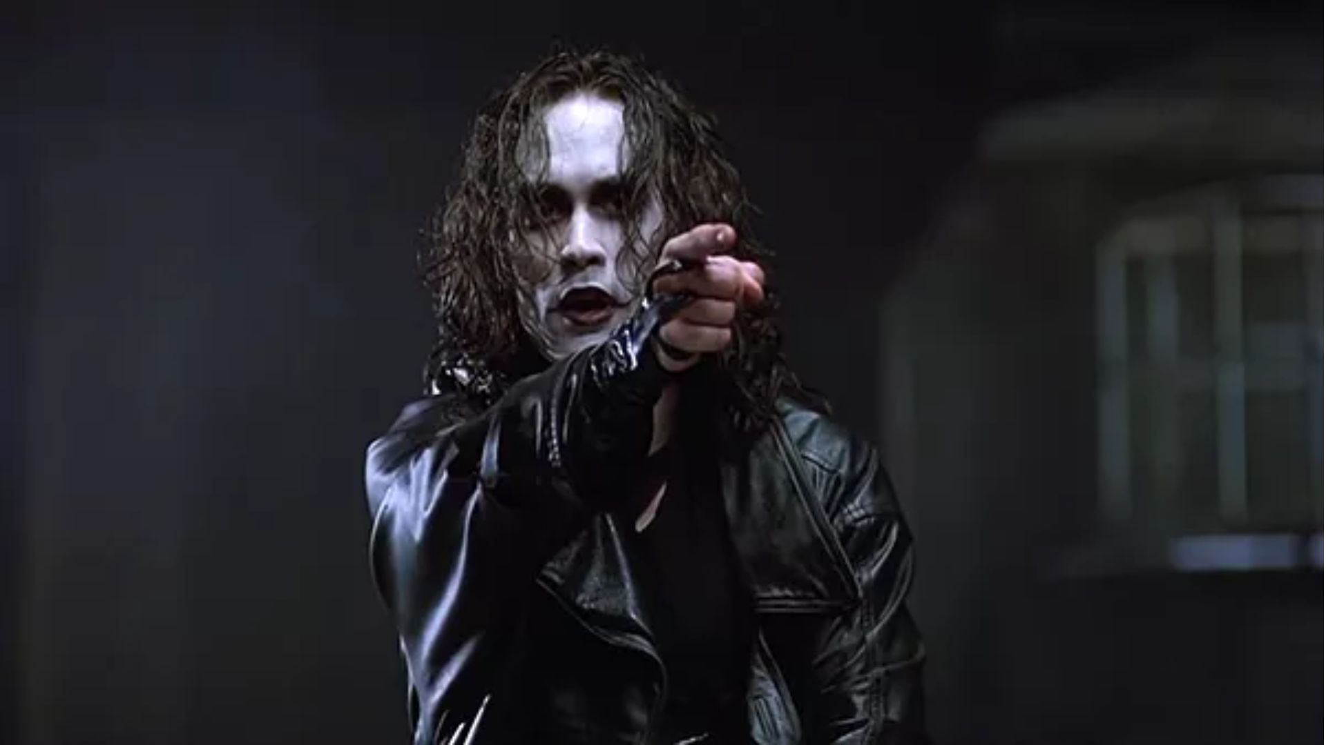 Remake de “O Corvo”, com FKA Twigs e Bill Skarsgård, encerra filmagens