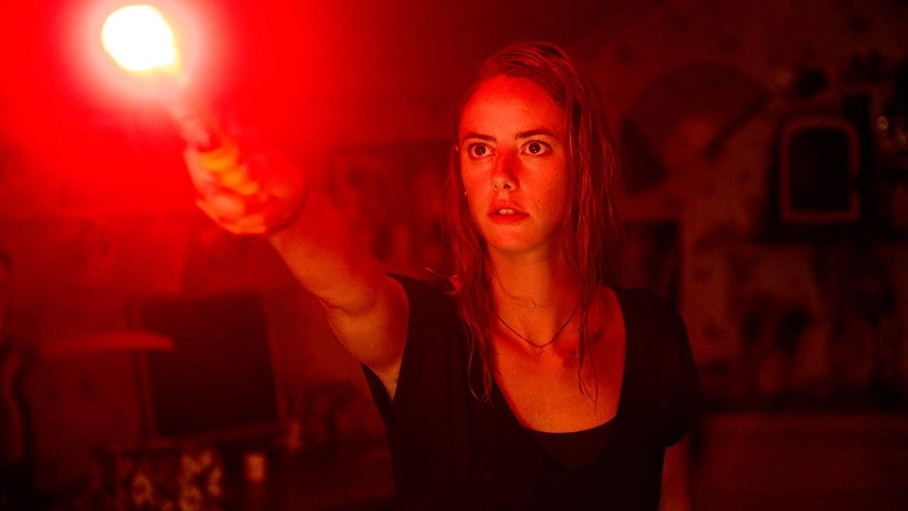 Claire Redfield é atacada por zumbis em novo teaser de “Resident Evil: Bem-Vindo à Raccoon City”