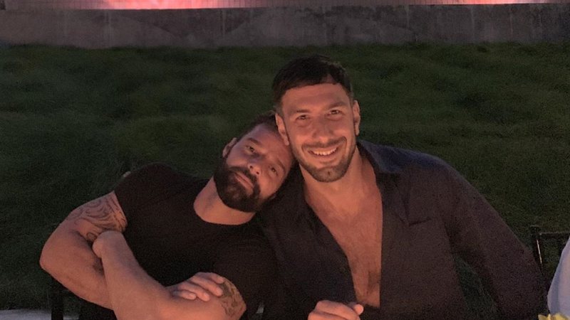 Ricky Martin e esposo, Jwan Yosef, dão boas-vindas a quarto filho