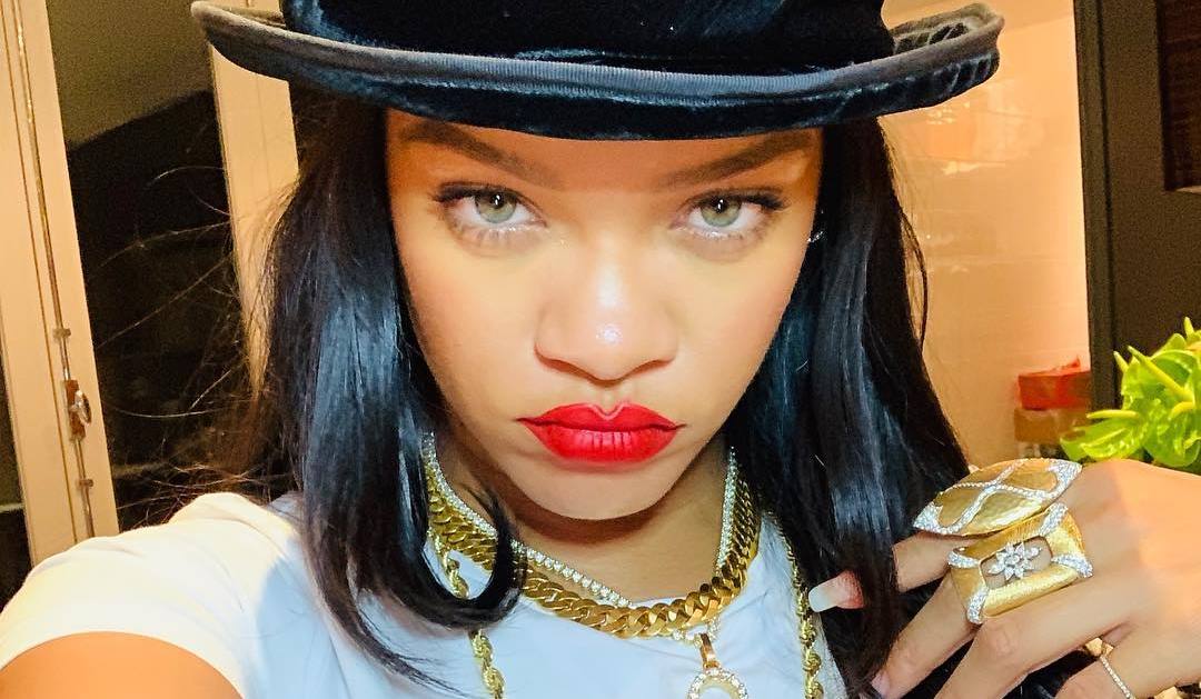Rihanna pede desculpas para amigos e familiares por falta de tempo: “Estou trabalhando no equilíbrio”