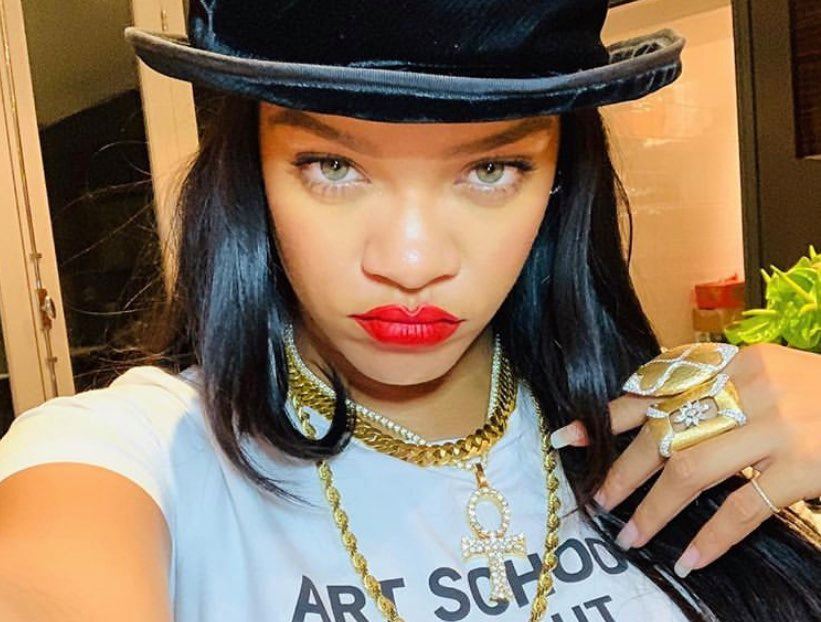 Rihanna se desculpa com comunidade muçulmana por usar música sagrada em desfile: “Coração partido”