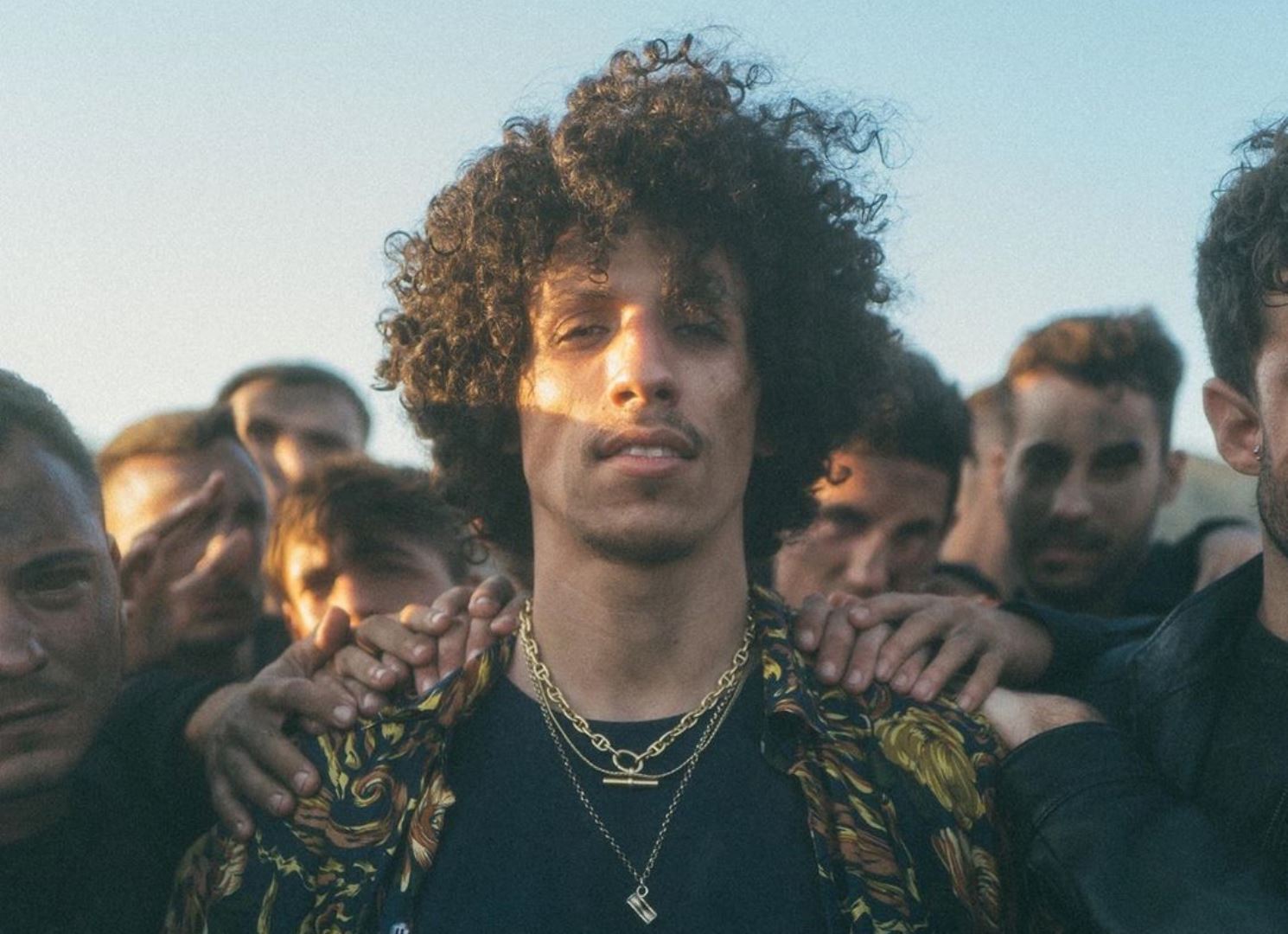 Rilès supera todas as dificuldades no clipe de Thank God; confira