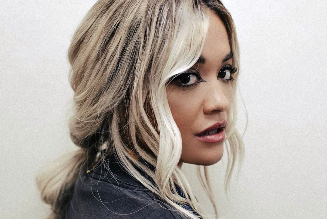 Próximo álbum de Rita Ora será lançado em 2020: “É um material chocante”