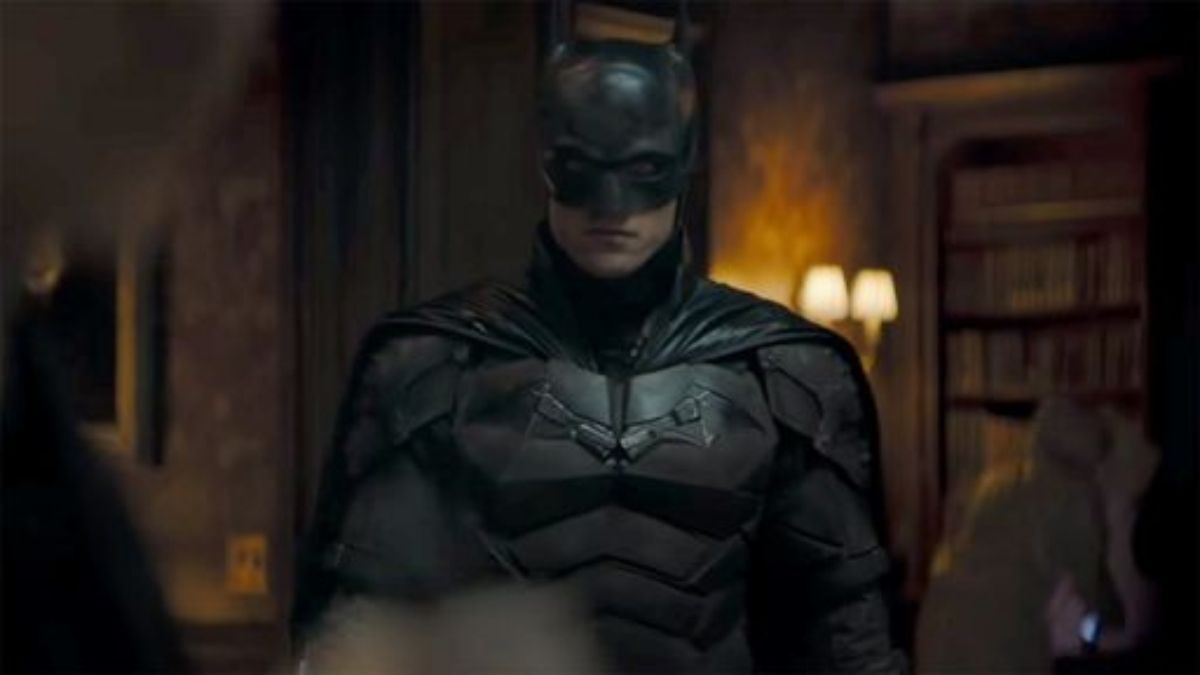 Robert Pattinson surge como Batman em nova imagem