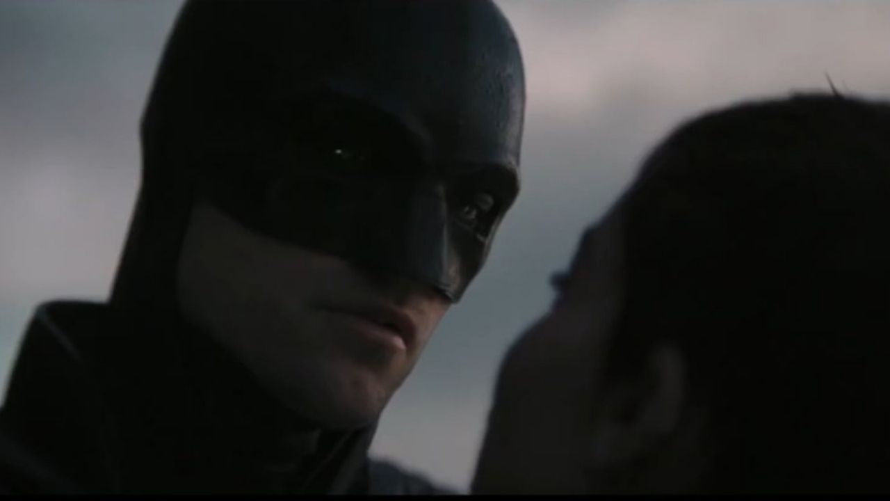 Zoë Kravitz elogia transformação de Robert Pattinson em Batman: “É de outro mundo”