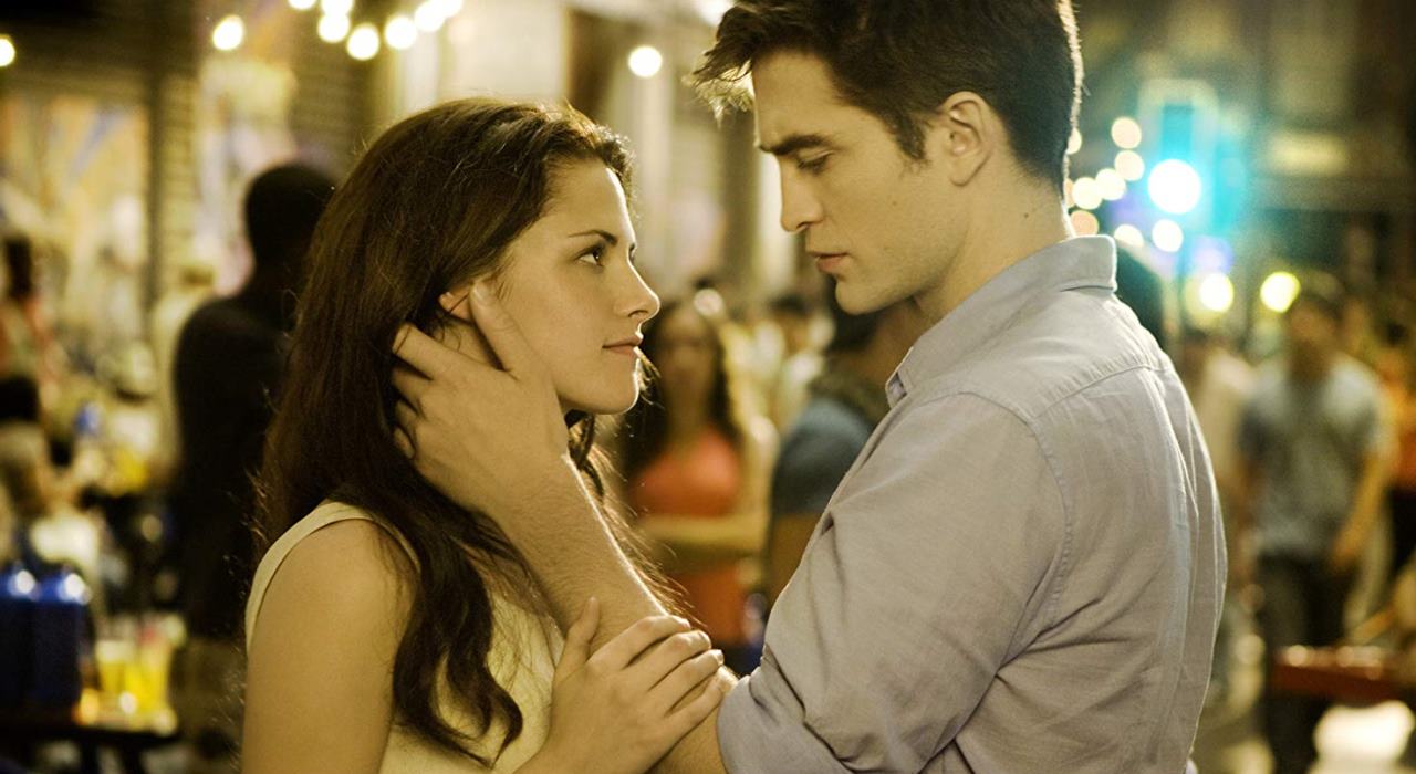 Kristen Stewart diz que mal pode esperar para ver Robert Pattinson como Batman
