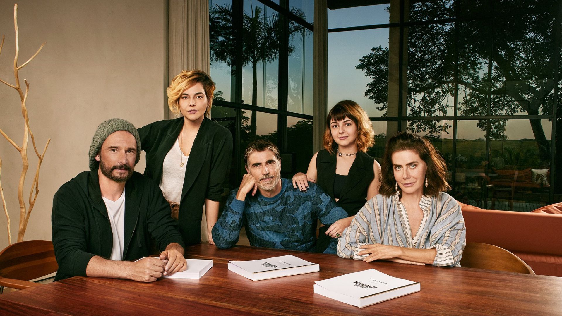 Rodrigo Santoro e Maitê Proença estão na última temporada de “Bom Dia, Verônica”