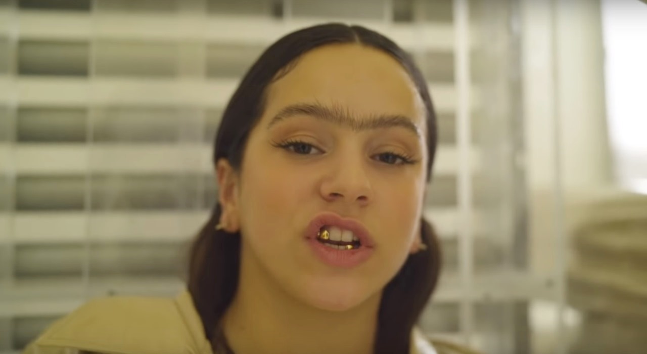Rosalía revela nova música, A Palé, com clipe misterioso; assista