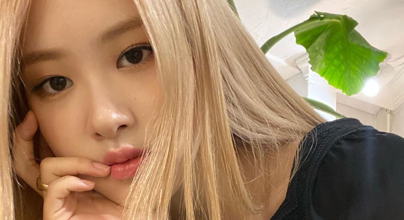 Rosé, do BLACKPINK, regrava The Christmas Song, de Nat King Cole: “Um presente de Natal”