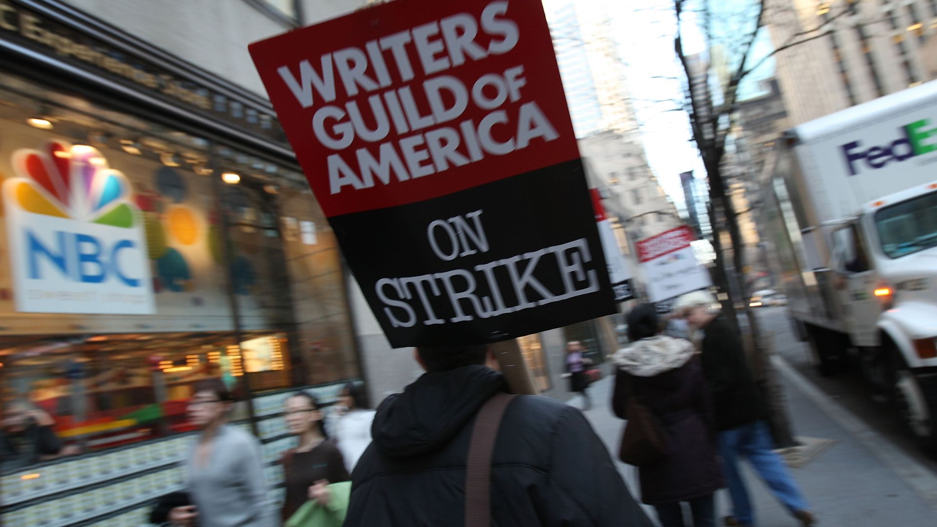 Roteiristas entram em greve em Hollywood