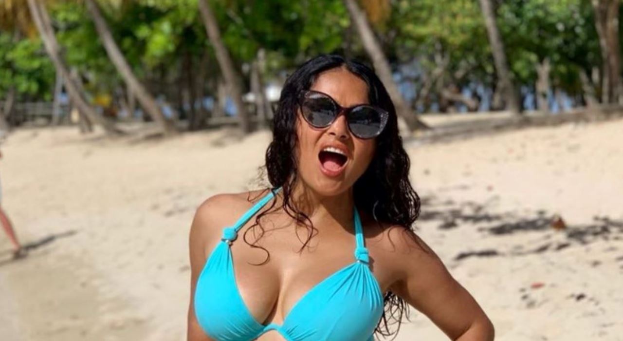 Salma Hayek posta foto de biquíni para celebrar aniversário: “Sim, completo 53, e daí?”