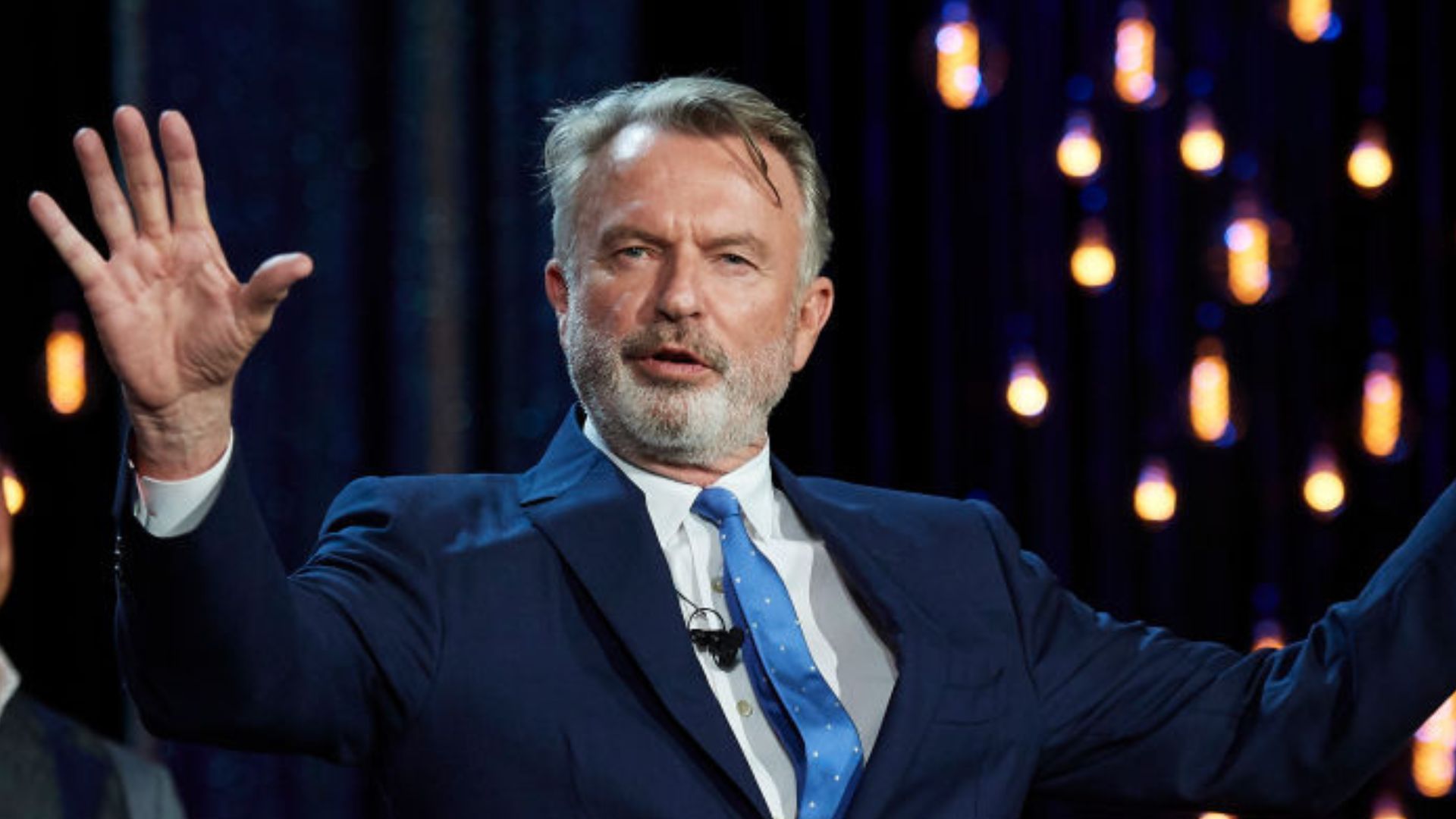 Sam Neill tranquiliza fãs sobre câncer: “Estou vivo e trabalhando”