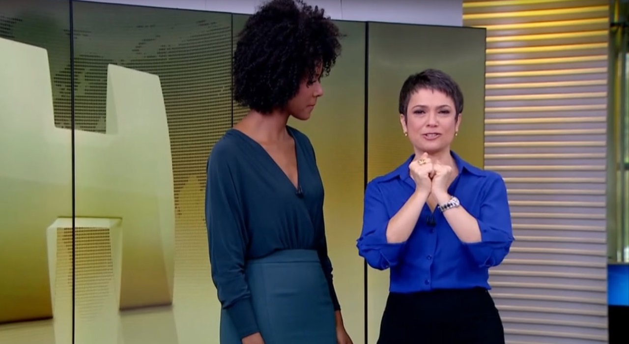 Emocionada, Sandra Annenberg se despede do Jornal Hoje e recebe Maju Coutinho