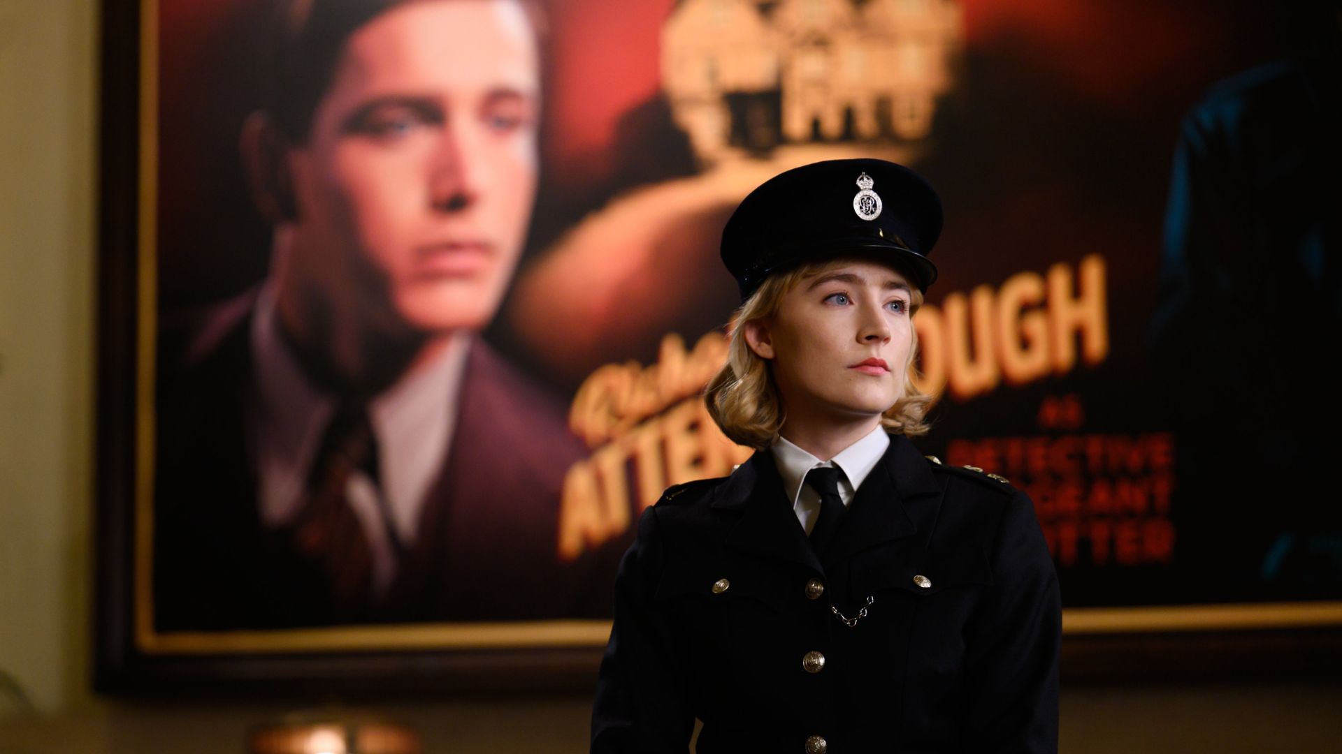 Saoirse Ronan investiga crime nas primeiras imagens de “See How They Run”