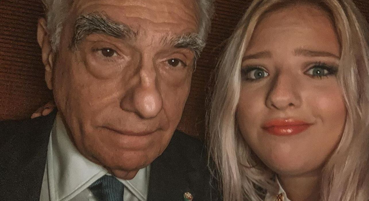 Filha de Martin Scorsese embrulha presentes de Natal do pai com tema da Marvel