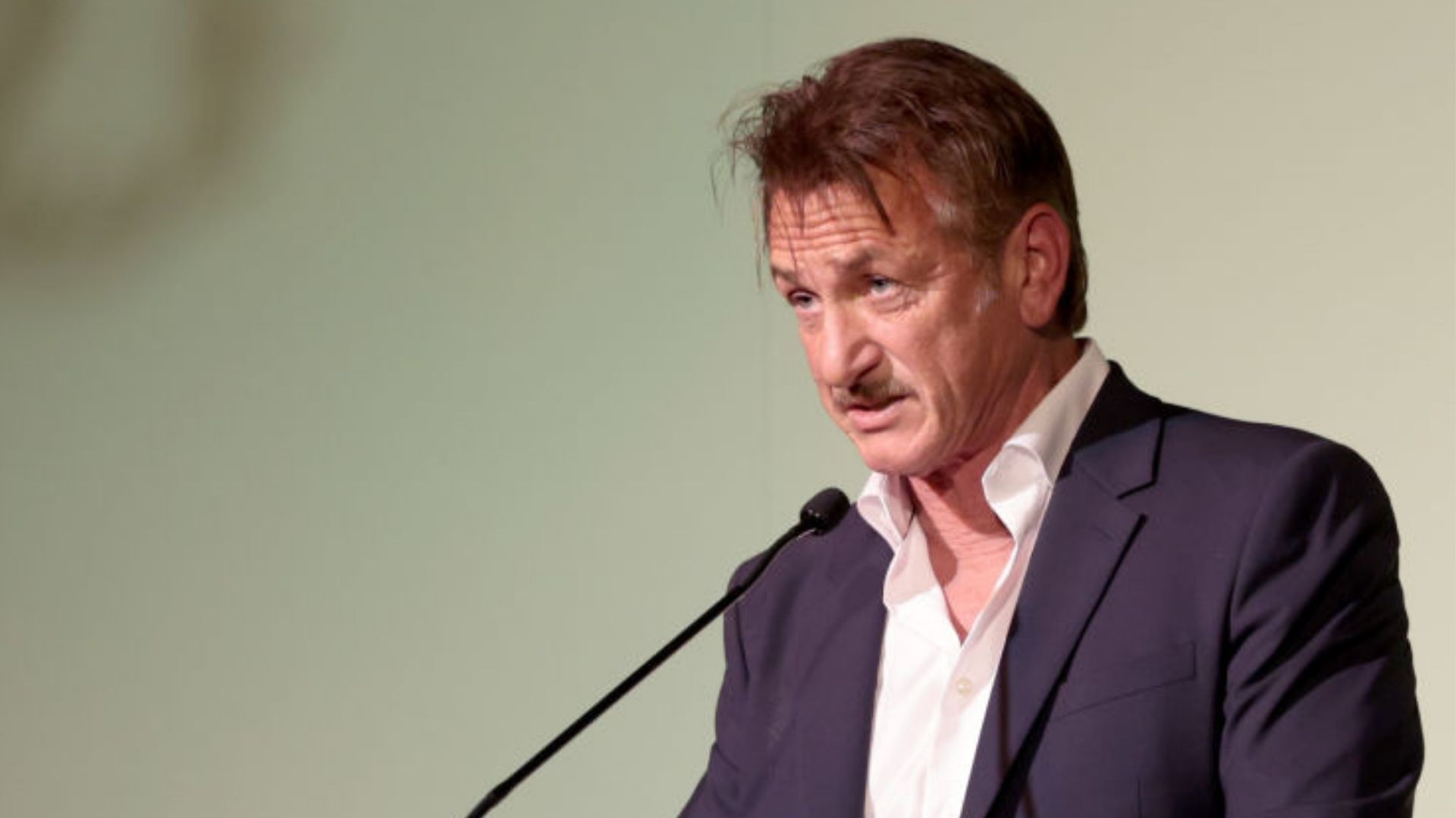Sean Penn está na Ucrânia para filmar documentário sobre a invasão russa
