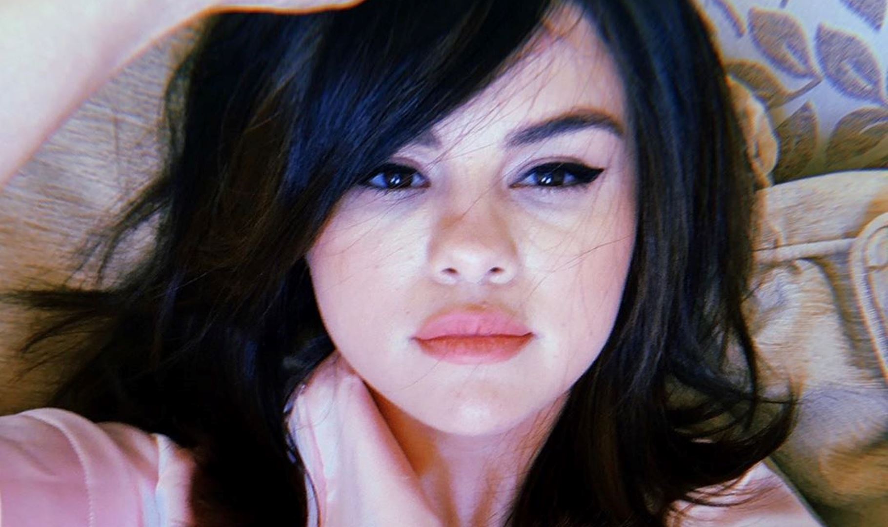 Selena Gomez diz que não apoia “mulheres se destruindo” após rumores de indireta para Hailey Bieber