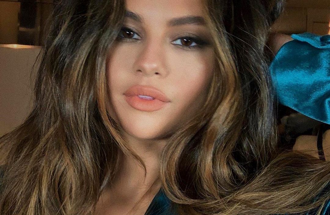 Selena Gomez desabafa sobre comentários negativos sobre seu peso: “Me fez  muito mal por um tempo”