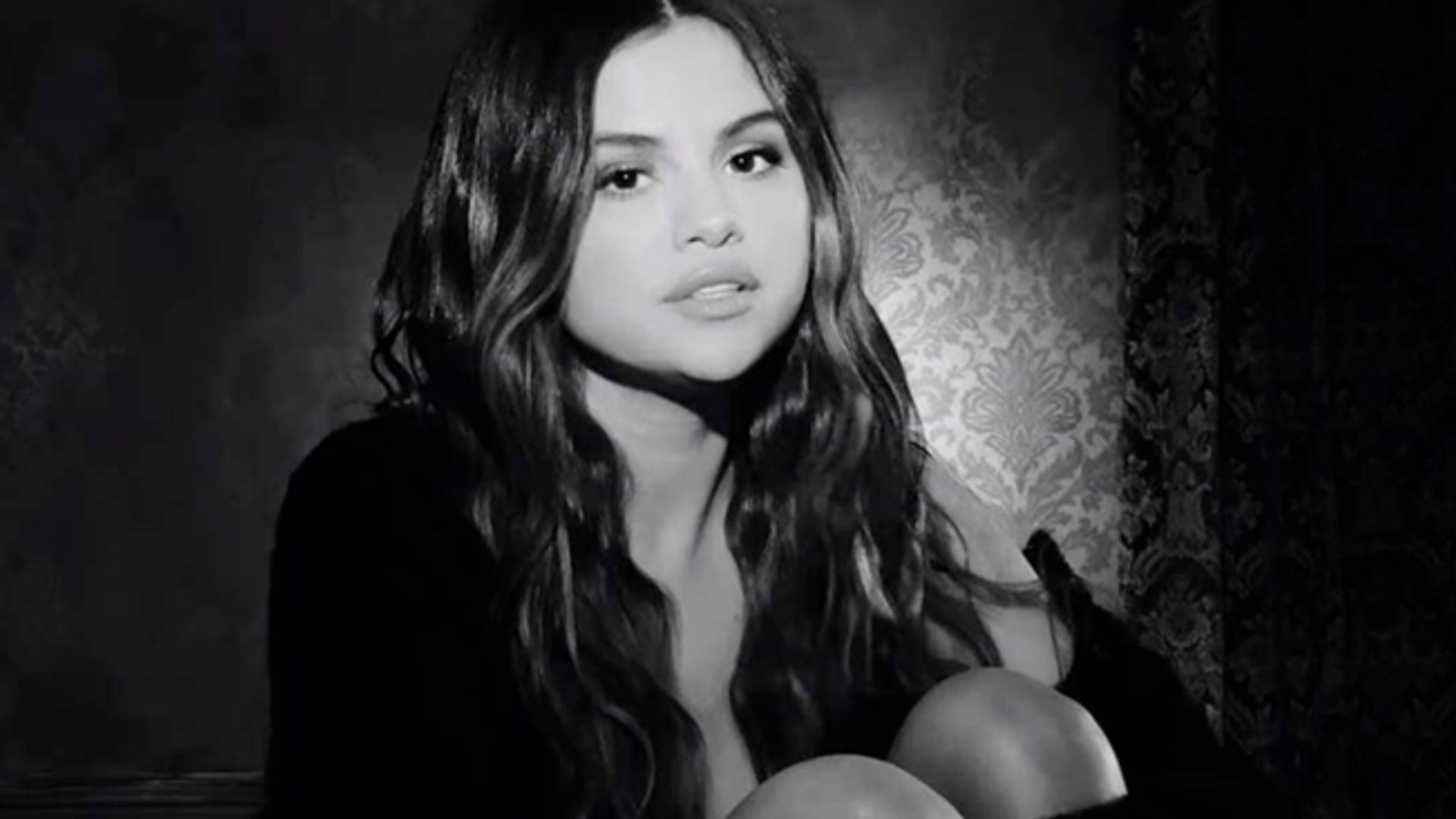 Após muitos pedidos, Selena Gomez vai disponibilizar Feel Me nas plataformas digitais