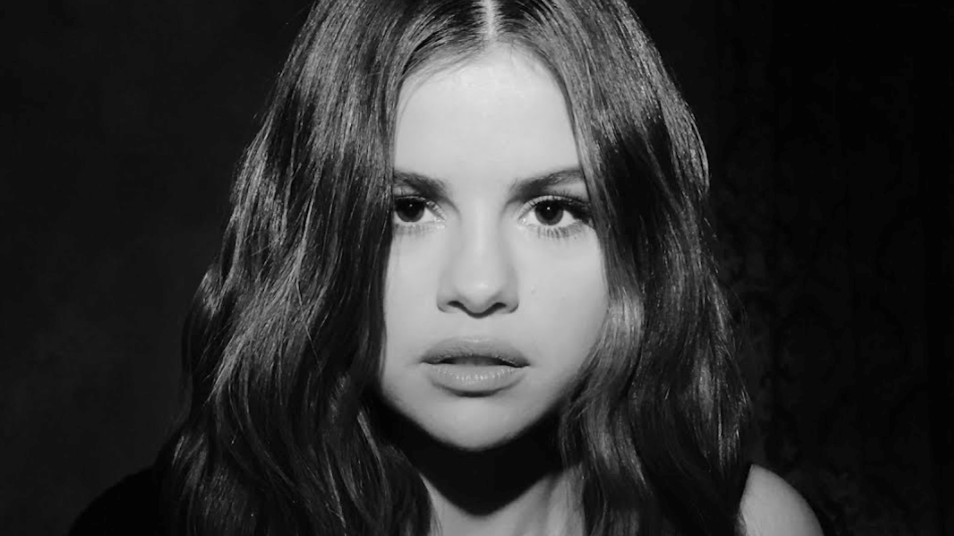 Selena Gomez divulga capa e lista de músicas de Rare, seu novo álbum