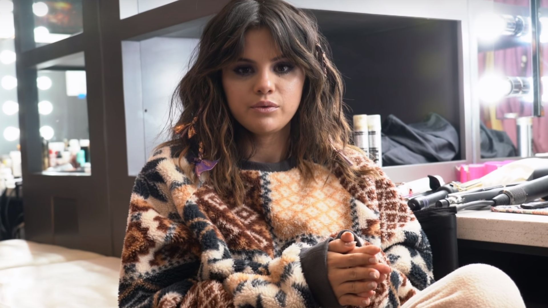 Selena Gomez divulga bastidores do videoclipe de Rare; assista